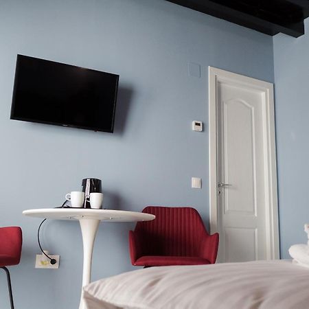 Villa Wild Rooms Jiet Δωμάτιο φωτογραφία