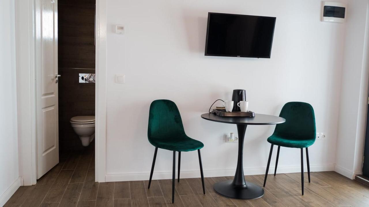 Villa Wild Rooms Jiet Εξωτερικό φωτογραφία